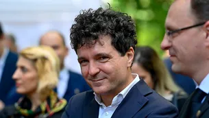 VIDEO | Nicușor Dan: „Până în 2024 îmi asum semaforizarea inteligentă în integralitate pentru oraş, reabilitarea a 50 de kilometri linie de tramvai şi metrou de suprafaţă în zona de nord”