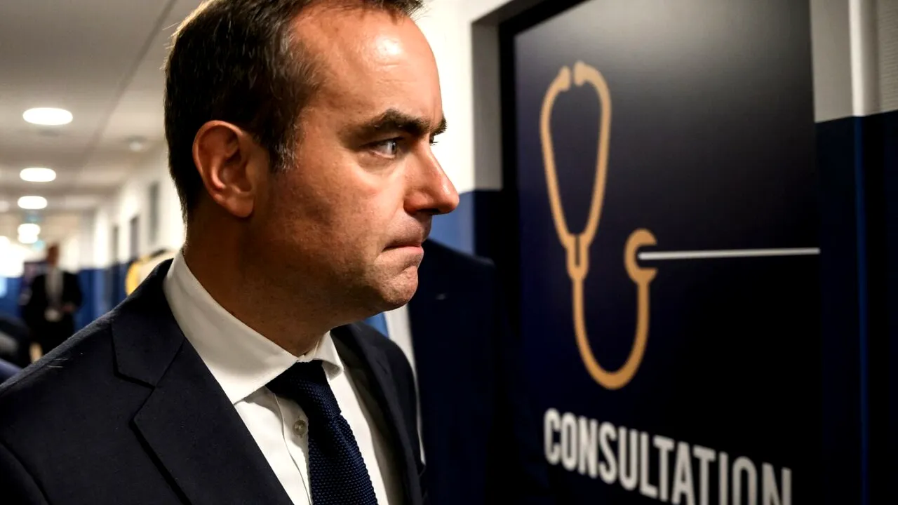 Un partid de opoziție din FRANȚA intenționează să depună o moțiune de cenzură împotriva noului prim-ministru „la deschiderea sesiunii parlamentare”