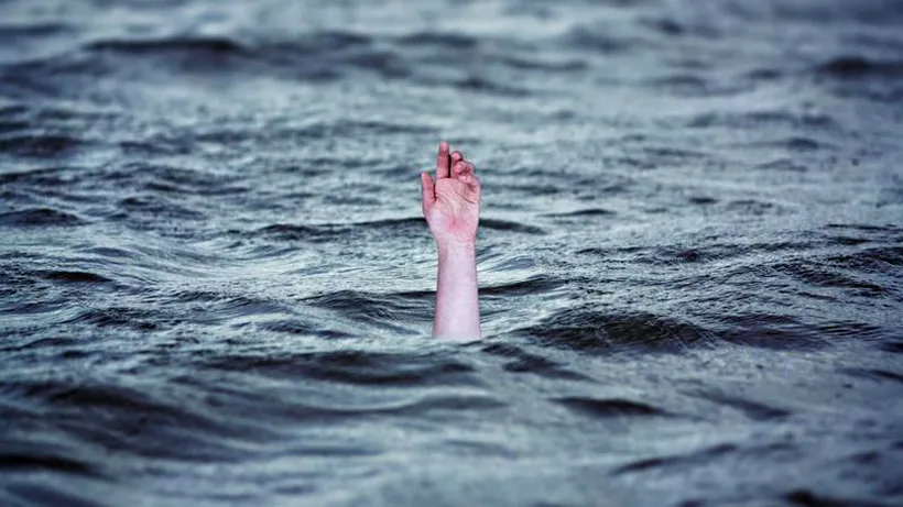 Moarte cumplită pentru un tânăr din Arad după ce a intrat să facă baie într-un lac! „În zonă  sunt amplasate mesaje de atenționare”