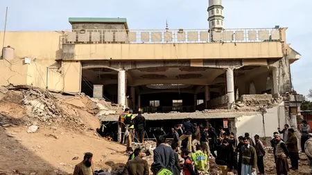 Atentat cu bombă la o moschee din Pakistan. Cel puțin 15 persoane au murit, iar peste 50 au fost rănite