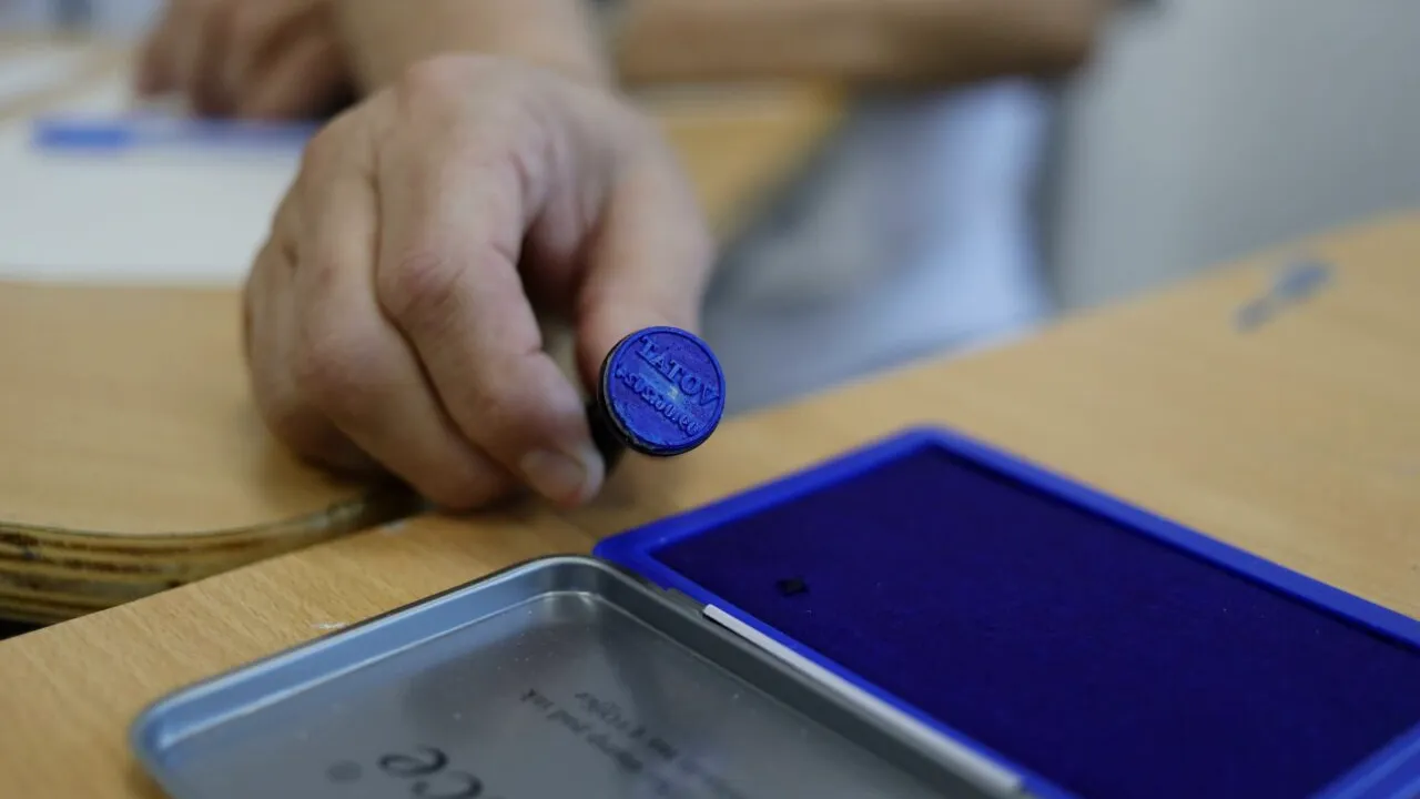 Locuitorii din două COMUNE din judeţele Mureş şi Alba merg din nou la vot, după ce candidații au obținut același număr de voturi