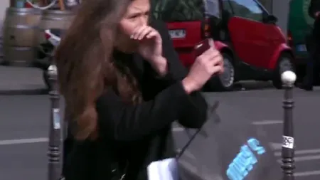 Imaginile care te vor convinge să nu mai traversezi pe culoarea roșie a semaforului: „Nu-ți asuma riscul să te întâlnești cu moartea