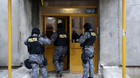 Anchetatorii verifică informațiile din computerele celor trei suspecți în cazul furtul tablourilor