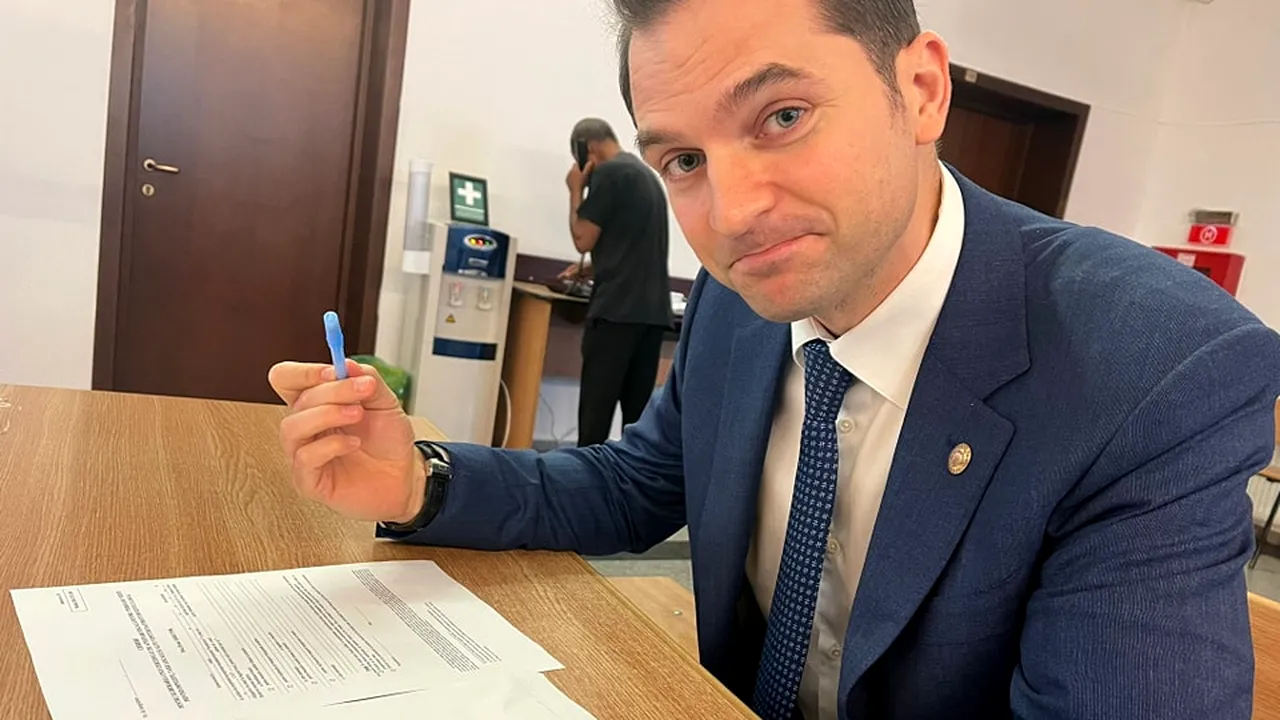 Ministrul Digitalizării a mers la ghișeu la Taxe și impozite pentru a-și scoate un atestat fiscal. Sebastian Burduja: „La Sectorul 1 cererea mea online zace de o săptămână”