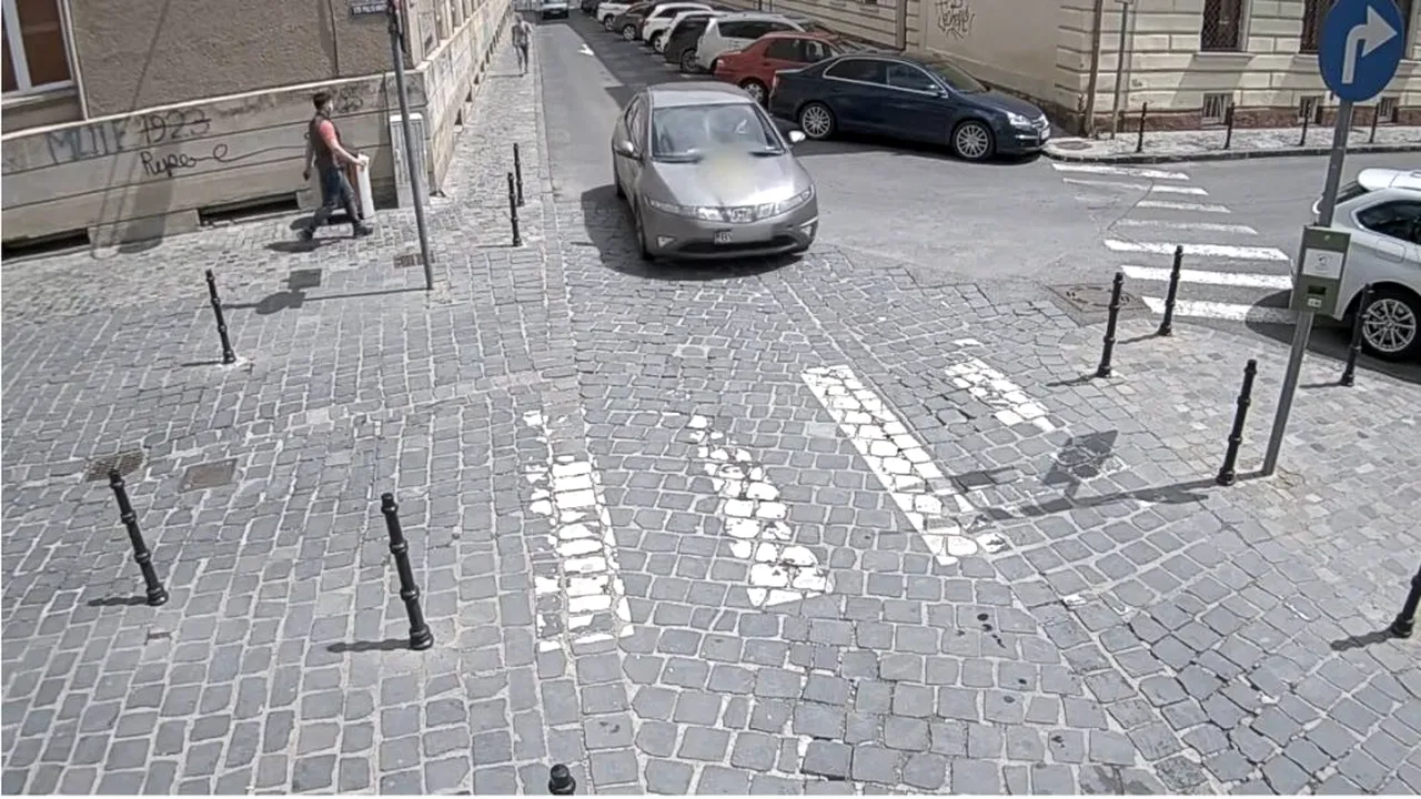 INCREDIBIL. Cum au păcălit șoferii sistemul inteligent care permite accesul pe o stradă din Brașov (VIDEO)