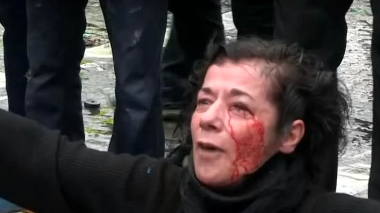 Protestele violente de la Paris AMÂNĂ scumpirea carburanților. Guvernul francez face UN PAS ÎNAPOI