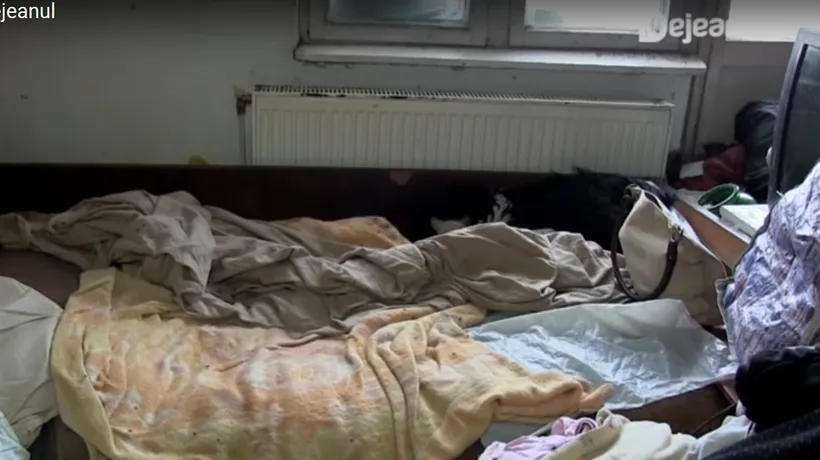 IMAGINI HORROR din casa copilului mâncat de viermi! Mizeria din această locuință este de nedescris! Băiatul își făcea nevoile în patul în care dormea/ FOTO & VIDEO
