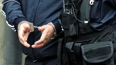 Bărbatul care a tras fără motiv cu un pistol cu bile într-un autocar cu călători, reținut