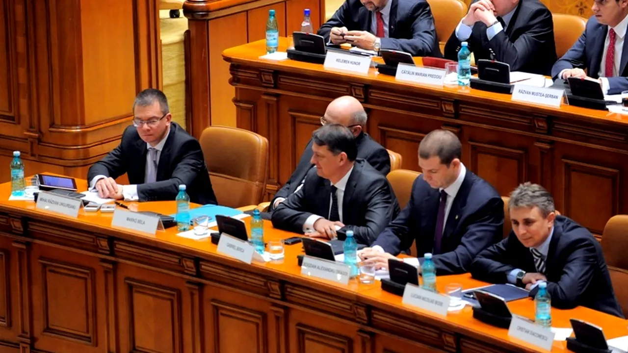 Presa internațională: Guvernul român a devenit vineri ultima victimă a crizei economice din Europa