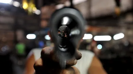 Un copil de 13 de ani, rănit după ce un bucureștean a tras cu un pistol cu bile