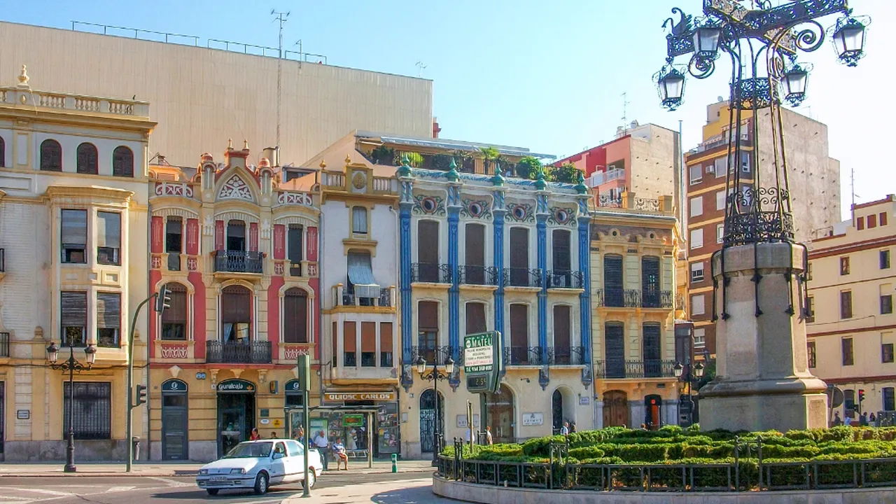 Orașul spaniol considerat „noua Barcelona”. E mai ieftin și are temperaturi de 20 de grade în luna martie