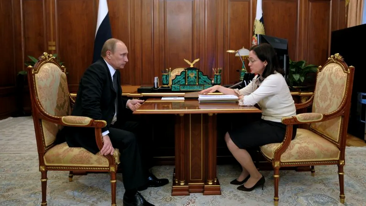 RUBLA rusească S-A PRĂBUȘIT. A atins cel mai scăzut prag în raport cu euro de la introducerea monedei europene în circulație