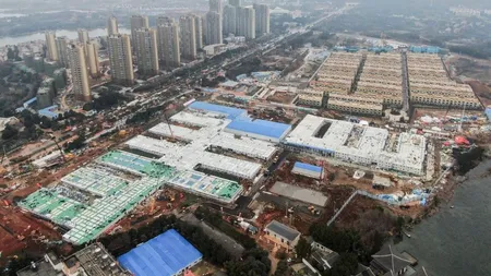 Spitalul din China construit în 10 zile a primit luni primii pacienți infectați cu coronavirus: 1.400 de doctori, asistente și personal auxiliar, în ajutorul pacienților / Cum arată în interior - FOTO / VIDEO 