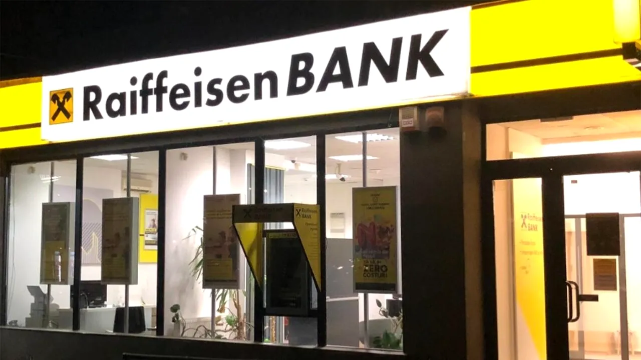 Câți lei primesc salariu o casieră, un operator call-center și un manager în sucursalele Raiffeisen Bank din România