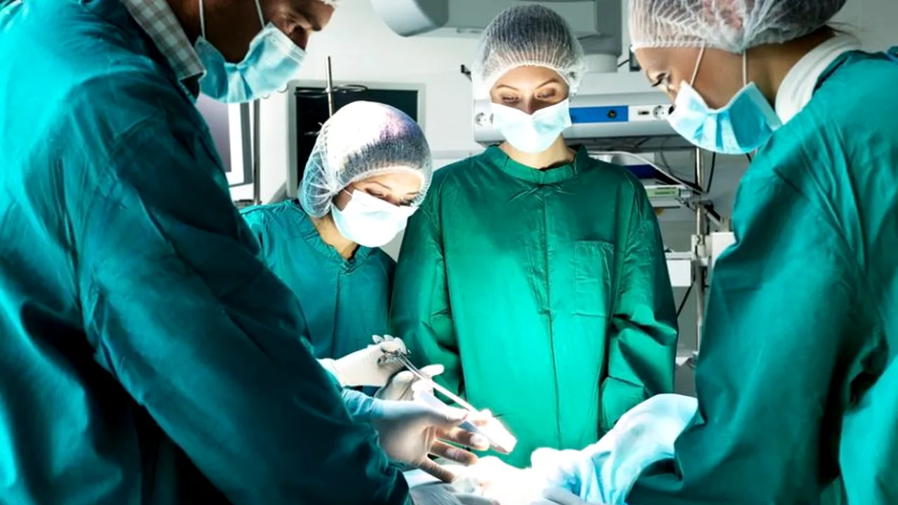 Premieră în lumea medicală. Operația realizată cu un robot care i-a redat vederea unui pacient 
