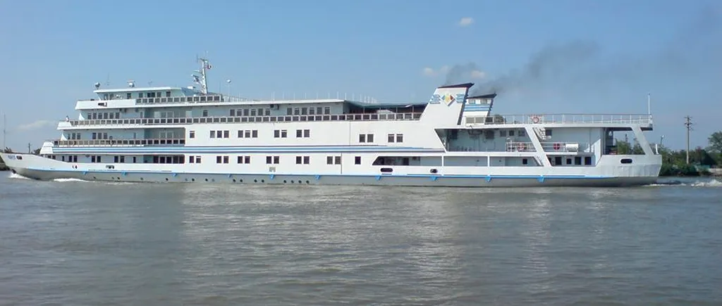 Vaporul de lux construit special pentru Nicolae CEAUȘESCU, ancorat în Portul Brăila. Cu cât se închiriază nava „Mureș”