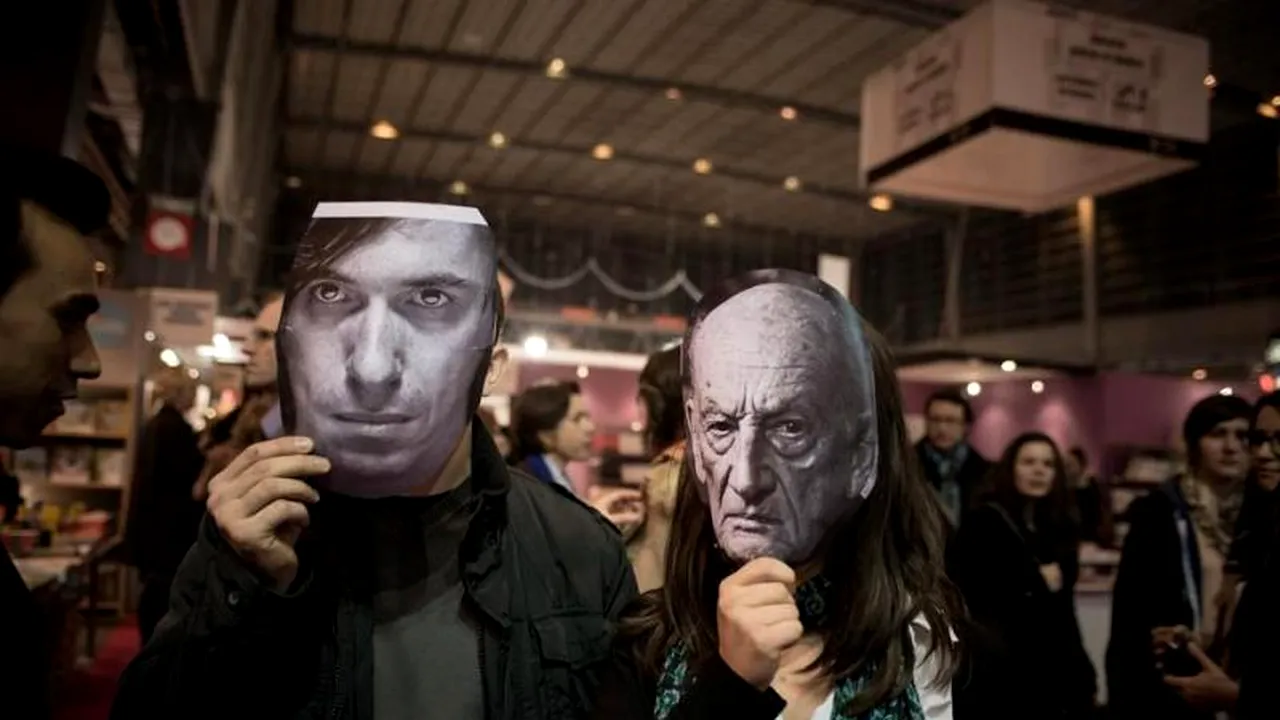 FOTO ȘI VIDEO. Protest cu chip de Pleșu, Djuvara și Cărtărescu la Salonul de Carte de la Paris. Vocile din spatele ICR OFFF
