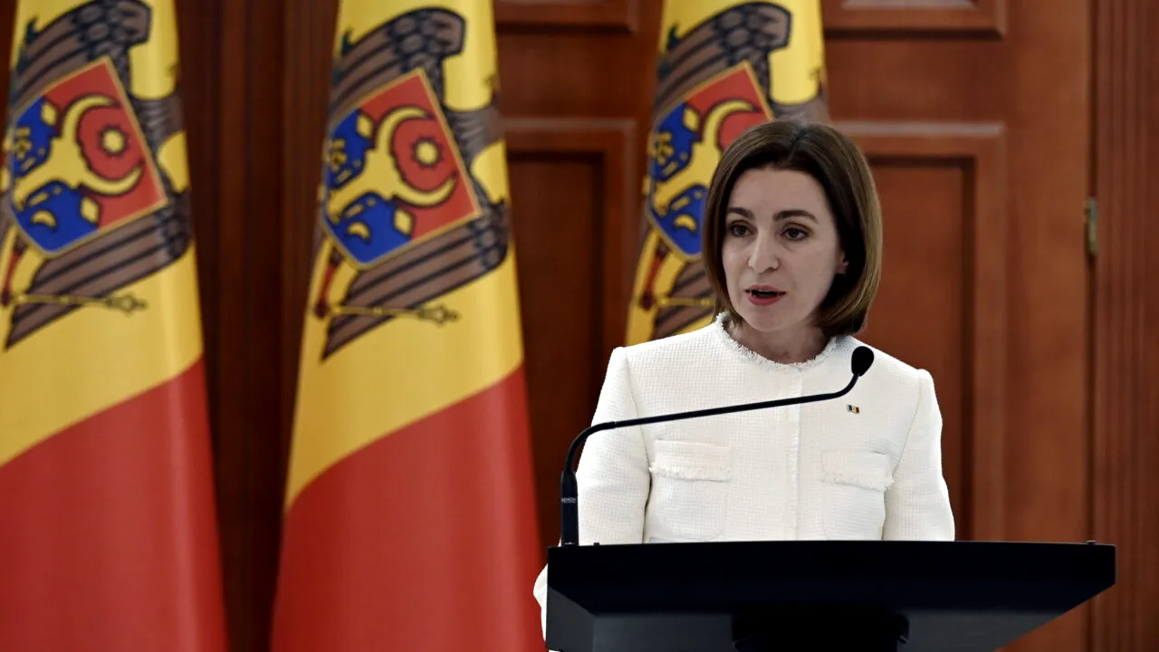 Difuzarea de emisiuni de ştiri ruseşti la posturile de radio şi televiziune din Republica Moldova a fost interzisă prin lege