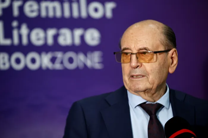 Profesorul Dumitru Constantin Dulcan la Gala Premiilor Literare BookzoneFOTO: Mihai Pop