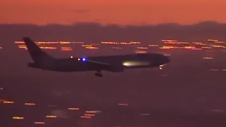  Avionul Air Canada, cu 128 de pasageri la bord, a aterizat forțat pe Aeroportul din Madrid - VIDEO