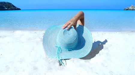 VOUCHERE de vacanță pentru toți angajații din sectorul privat | Cum pot primi salariații câte 1.450 de lei