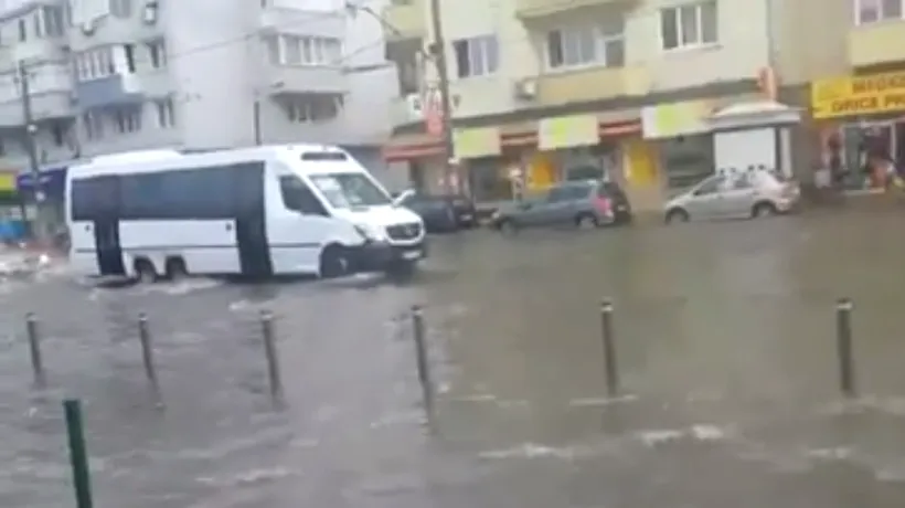  VIDEO. Inundații în capitală după o rupere de nori