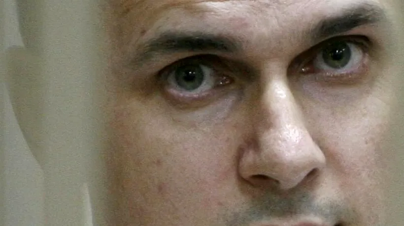 La un pas de moarte într-o închisoare din Rusia. Regizorul ucrainean aflat din luna MAI în GREVA FOAMEI spune că i se apropie SFÂRȘITUL