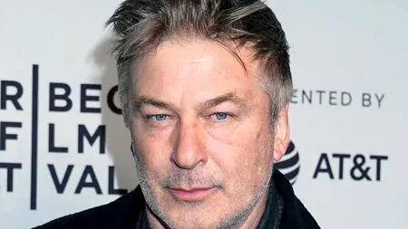 Alec Baldwin a anunţat că a ajuns la un acord cu familia directoarei de imagine Halyna Hutchins, pe care a împuşcat-o mortal în octombrie 2021 cu o armă de recuzită