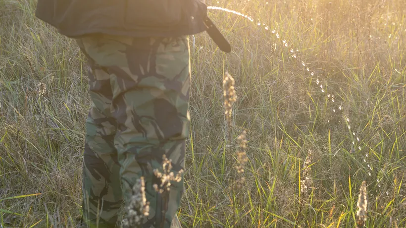 Un consilier local dintr-un municipiu a demisionat după ce a fost acuzat că a urinat pe spațiul verde, în centru, chiar lângă primărie