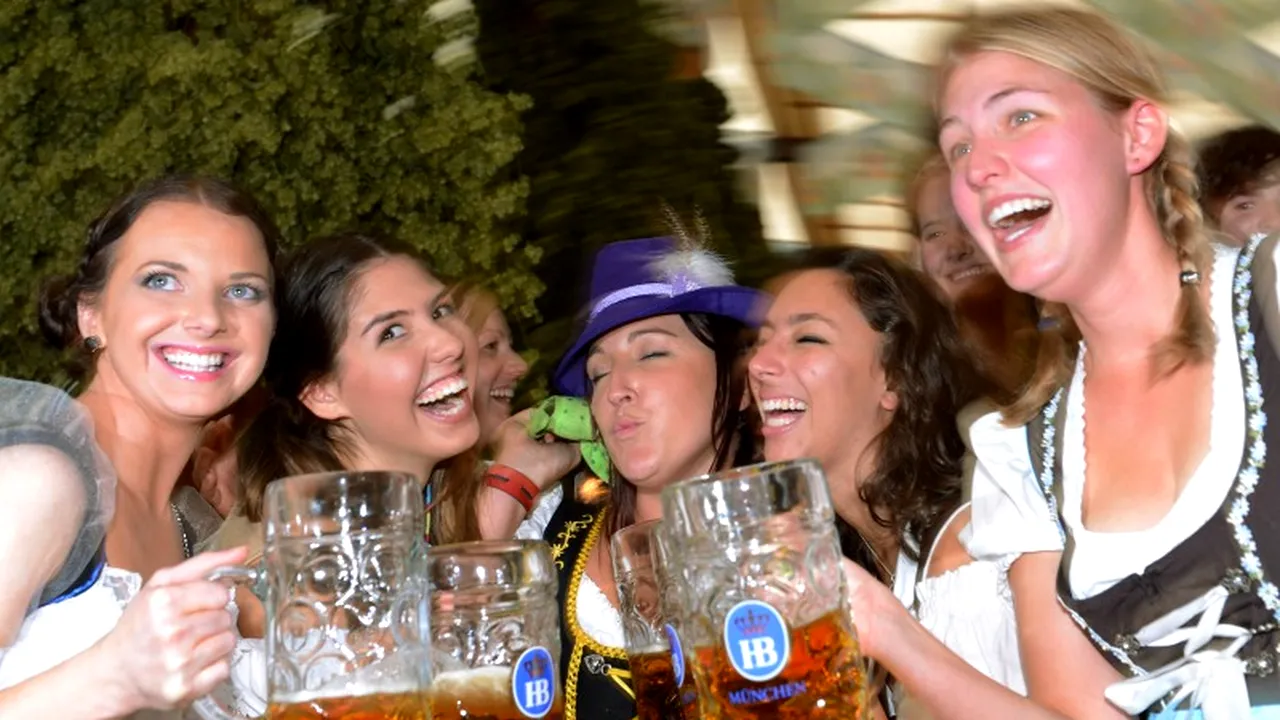 Cârnați bavarezi, costume și râuri de bere. A început OKTOBERFEST 2012