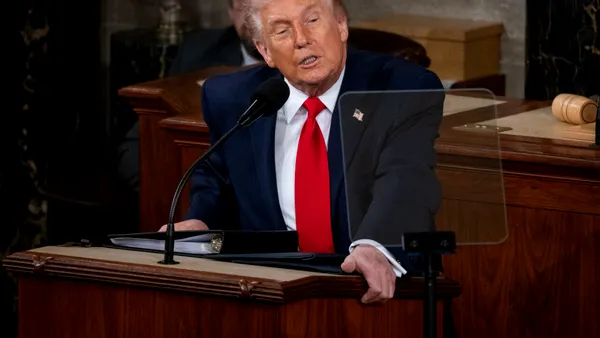 Trump ia la rost un reporter care întreabă dacă rușii ajută iranienii cu informații: „Ce întrebare stupidă!”