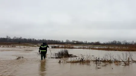 Pompierii au intervenit în mai multe județe, din cauza inundațiilor. IGSU: „Pare greu de crezut că imaginile sunt din această iarnă”