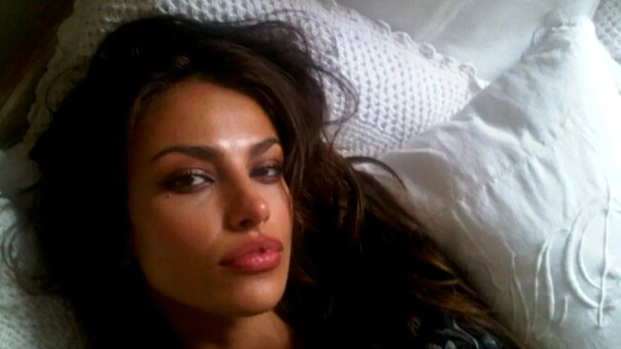 Mădălina Ghenea, într-o fotografie pe Facebook: 