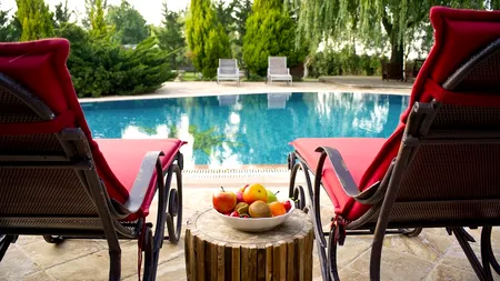 Cât a ajuns să coste un șezlong în Mamaia versus Grecia. „Litoralul românesc mă mai vede peste 15 ani sau deloc...”