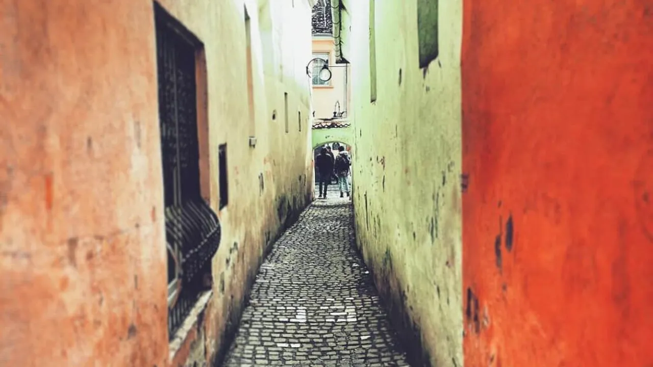 Strada Sforii ar putea fi închisă. Motivul ireal pentru care s-ar putea întâmpla așa ceva