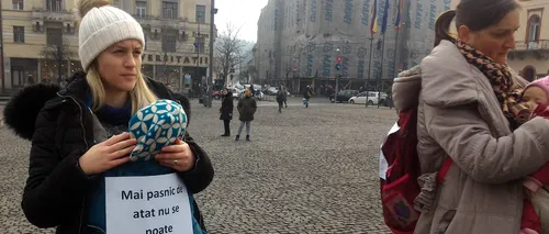 Protest în tura de dimineață, la Cluj, al mămicilor cu copii în cărucioare sau în brațe 