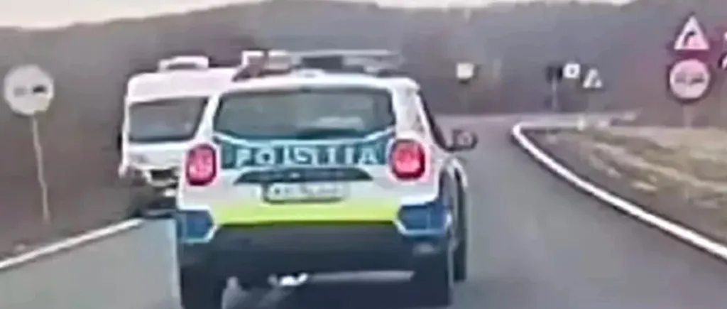 VIDEO| Camera de bord a surprins o mașină de Poliție care face o depășire periculoasă cu o viteză dublă față de cea legală