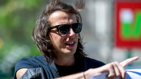 Cine este Dominik Wlazny, rockerul iubitor de bere care vrea să devină președintele Austriei