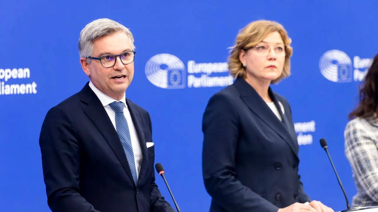 Planul UE de reformare a sistemului de migrație și azil: Mai multe DEPORTĂRI și centre de returnare în țări terțe