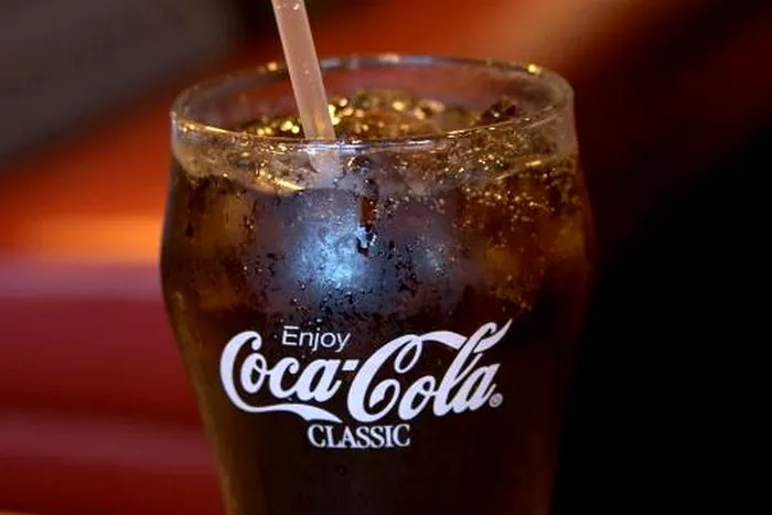 Motivul pentru care unele sticle de Coca-Cola au capac galben