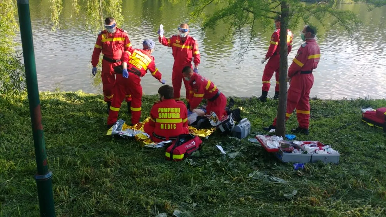 Un tânăr a fost găsit mort pe malul lacului din parcul Plumbuita, în sectorul 2. Polițiștii încearcă să afle cauza decesului