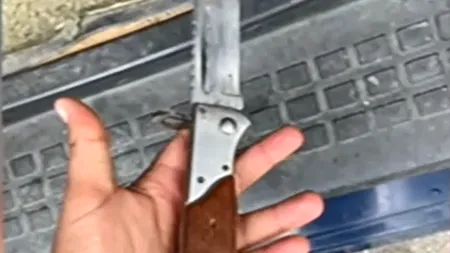 Panică la Turnu Severin: Un adolescent a fost prins cu un CUȚIT de vânătoare la spectacolul organizat pentru elevi