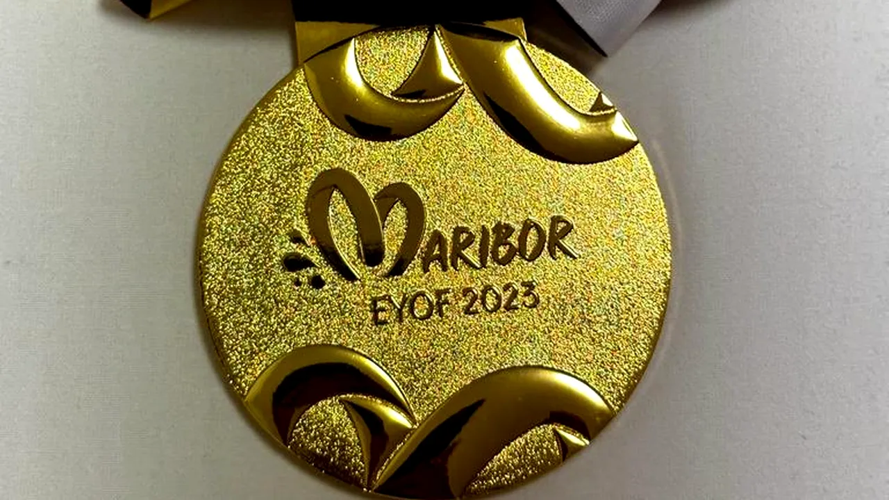 A sărbătorit aurul de la FOTE cu baclava și chec!