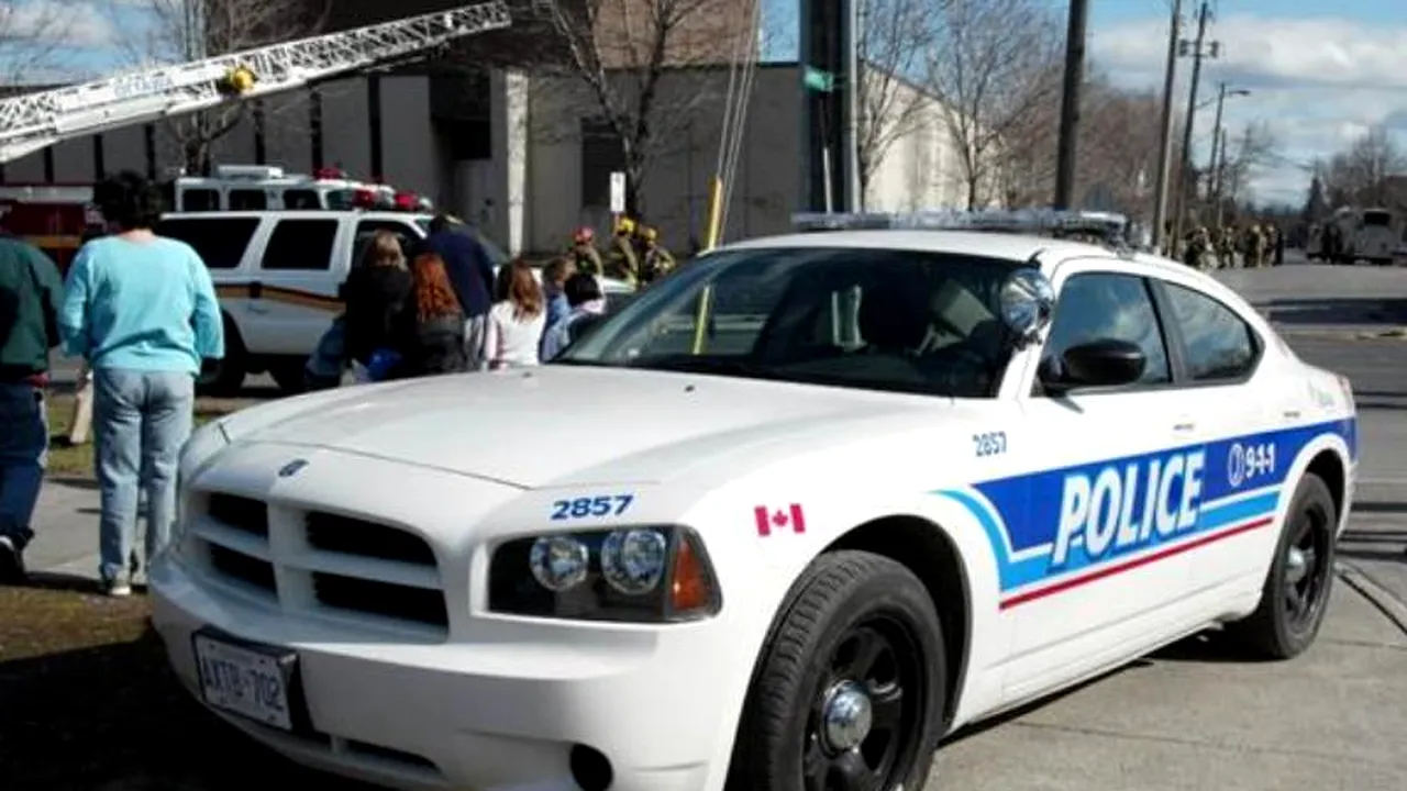 Focuri de armă în centrul orașului Ottawa, un militar fiind ucis. Premierul Stephen Harper a părăsit în siguranță Parlamentul