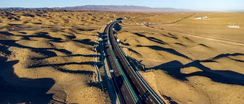 Cea mai lungă autostradă care traversează un deșert a fost deschisă. Unde este localizată