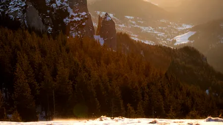 Zona montană din România unde urci 523 de trepte pentru a privi un peisaj de vis! Se mai numește „Olimpul românilor”