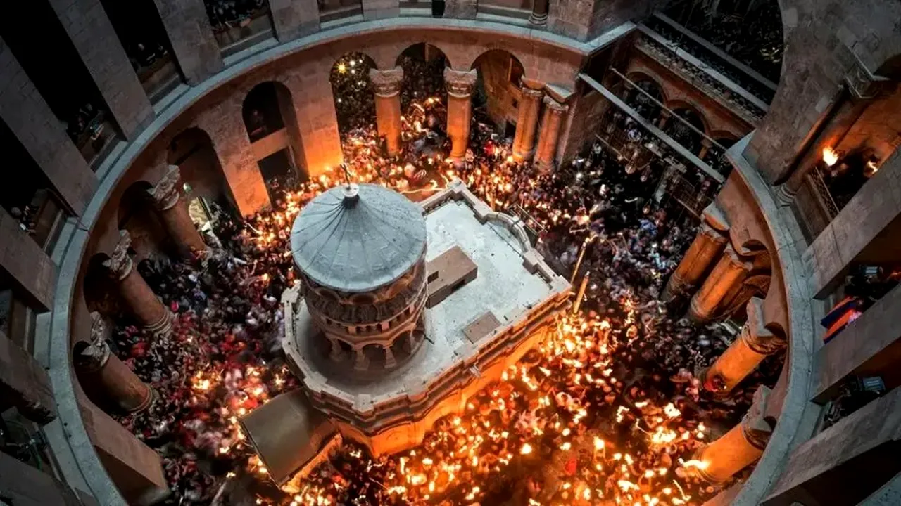 Cum vine Sfânta Lumină în România, din zona de război. BOR a pregătit și un plan de rezervă