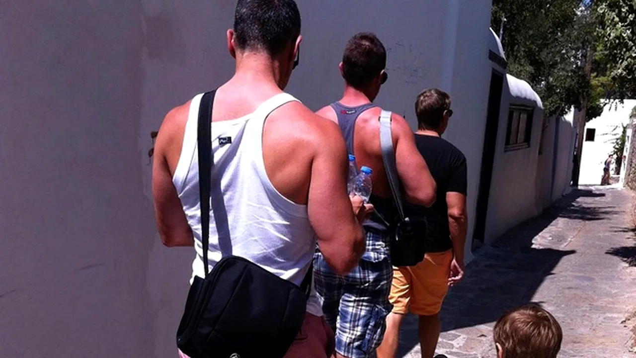 Decizia CNCD în cazul cuplului de homosexuali care și-a dus fetița la piscina unui hotel de lux din Capitală