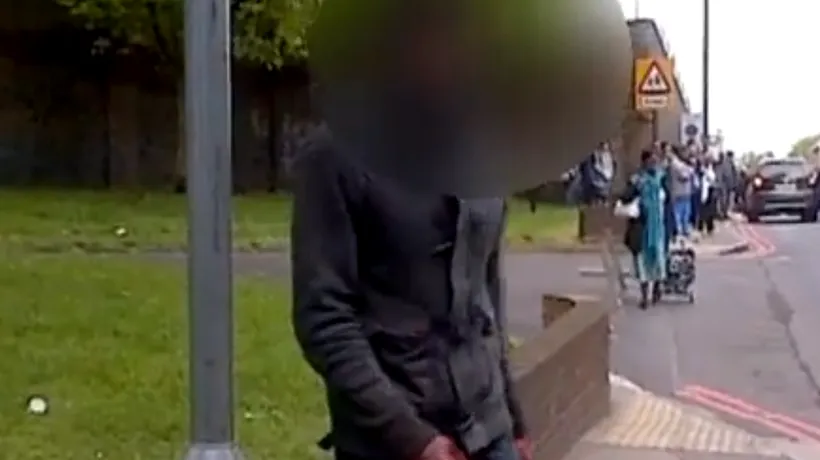 Unul din autorii atacului terorist din Londra vorbește în fața unui cameraman amator imediat după crimă - VIDEO