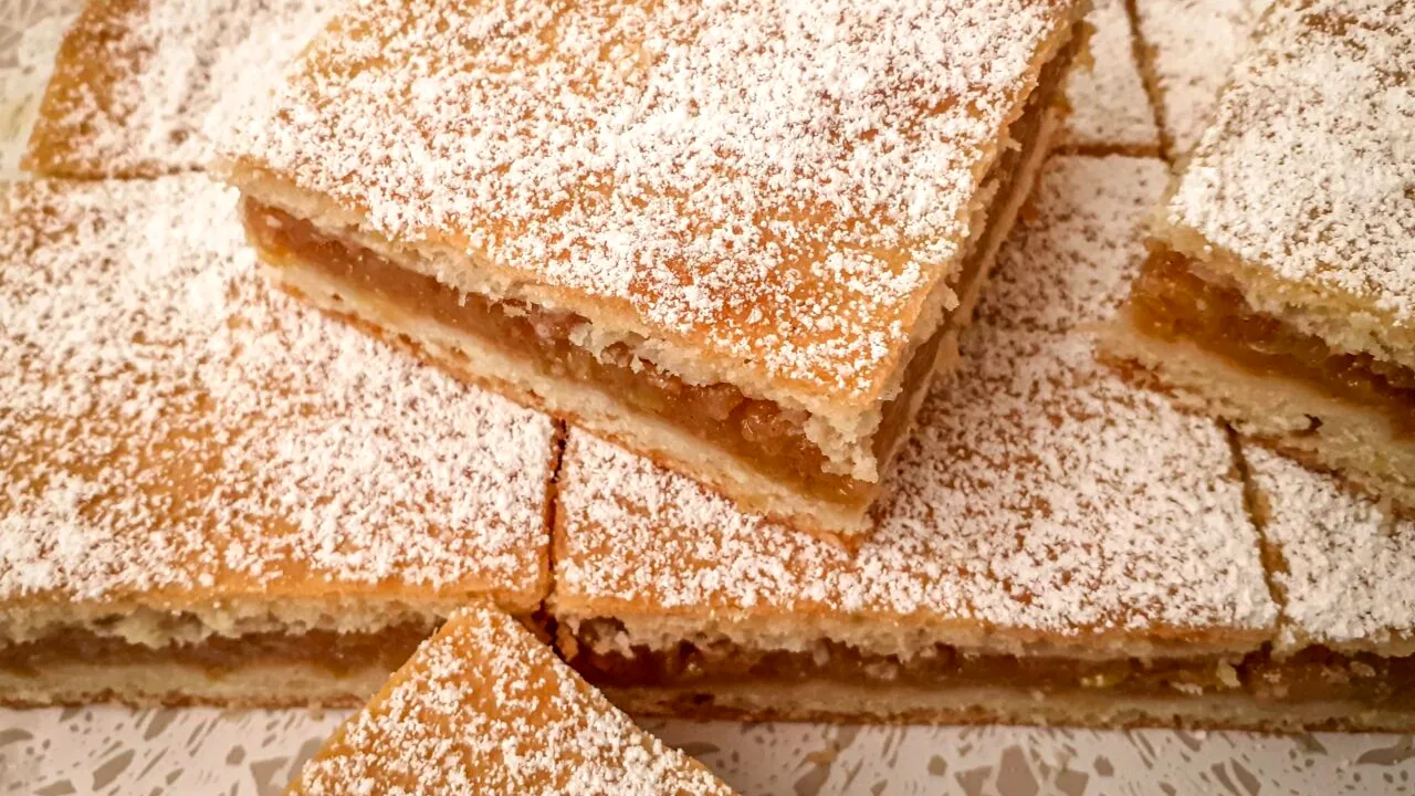 Plăcinta DELICIOASĂ de vară, din numai 3 ingrediente. O prepari imediat!